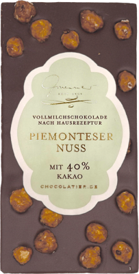 Riesentafel mit caramelisierten Haselnüssen